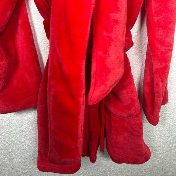 Victoria’s Secret Plush Red Robe & Slippers Set bundle - Picture 3 of 10